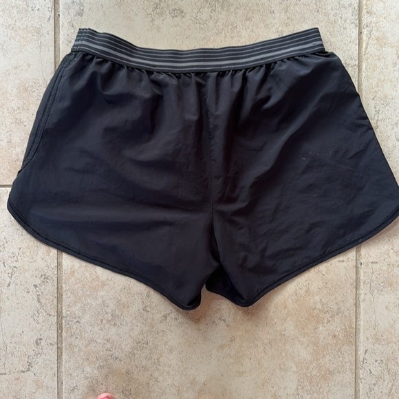 Under Armour Loose Running shorts - Picture 2 of 4